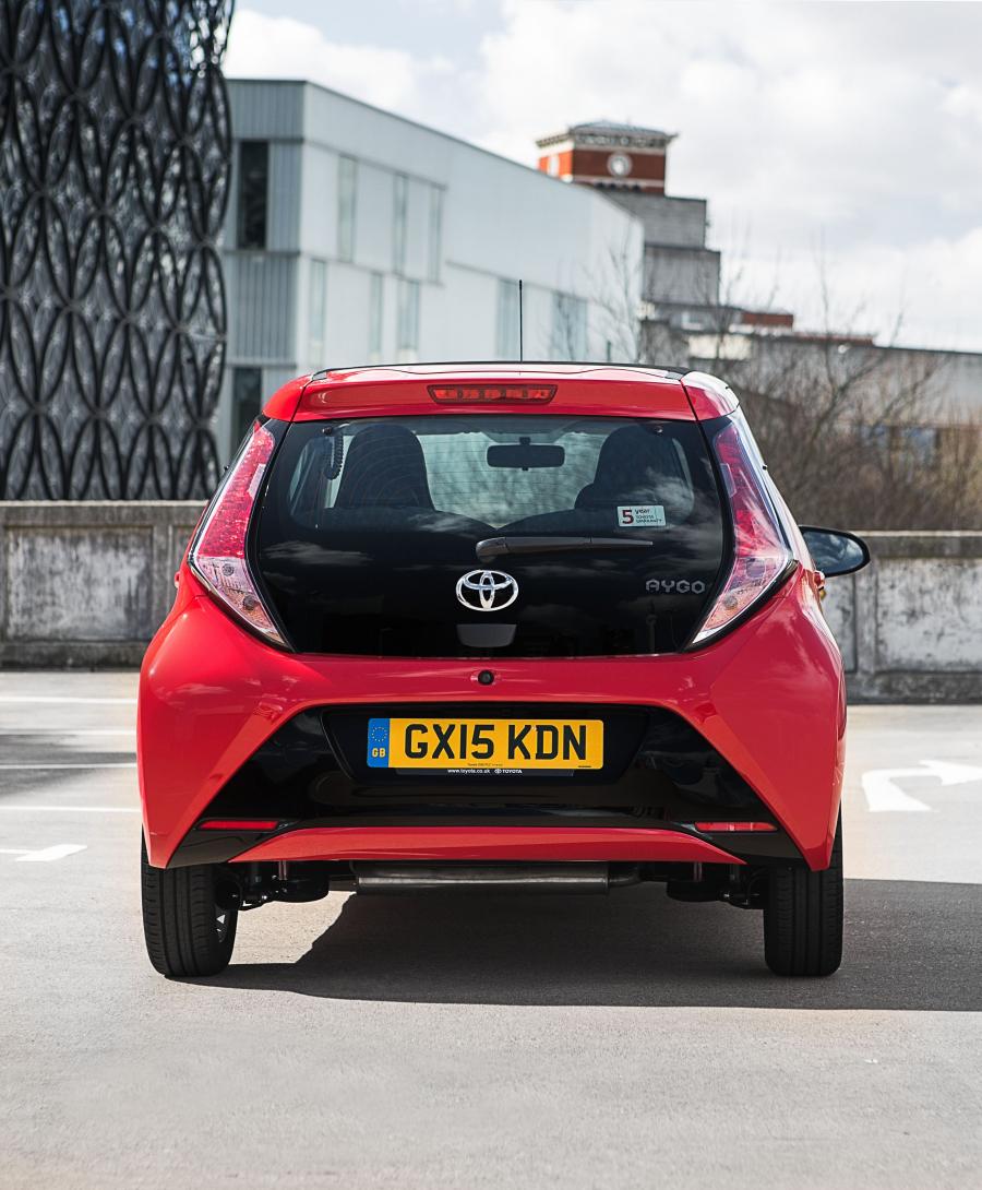  Toyota Aygo x-wave 5-Door 2015 года  (UK) (фото 15 из 20)